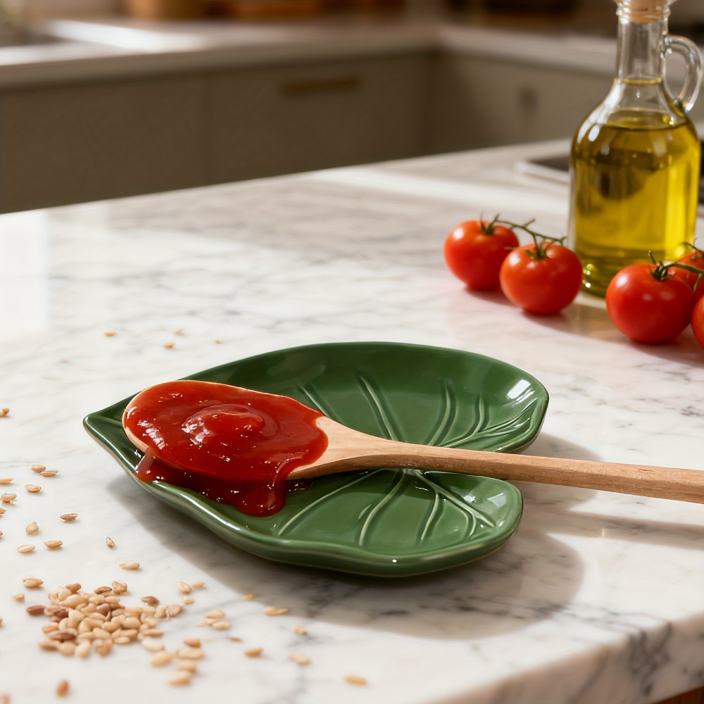 Kitchen Gadgets Green - Ceramiczny uchwyt na łyżkę w kształcie